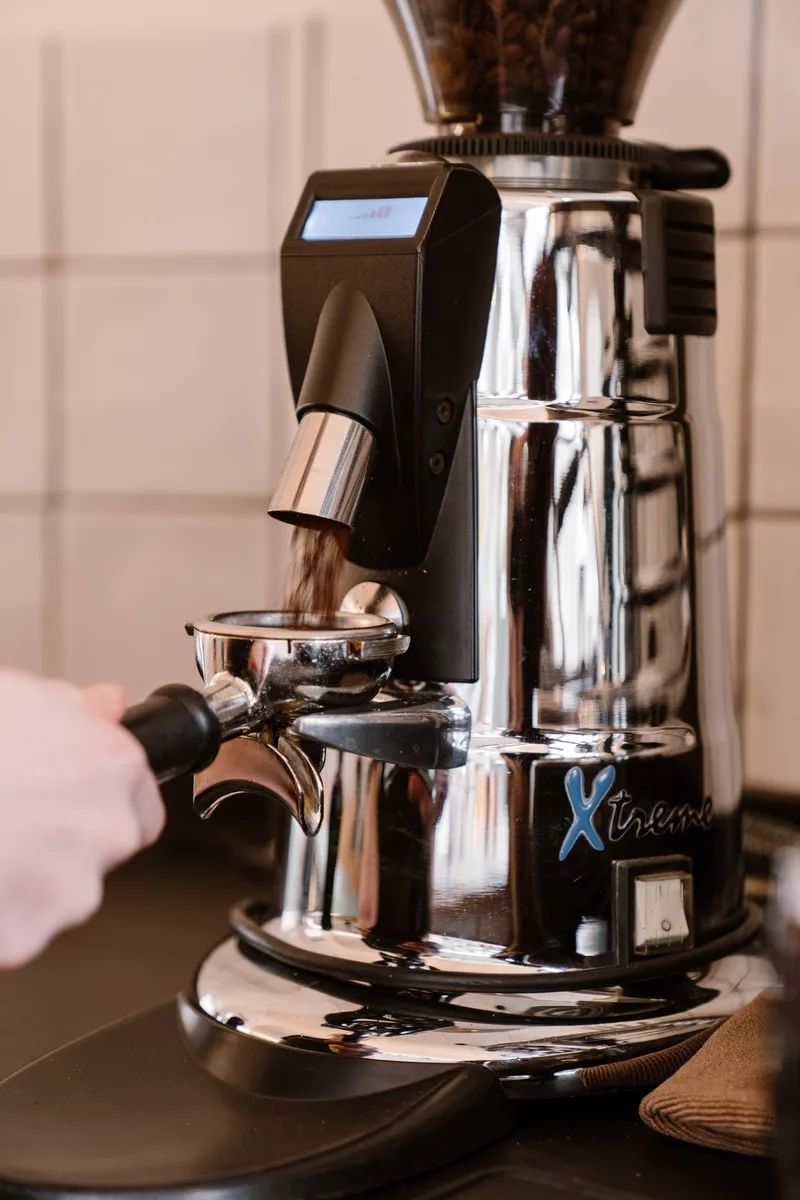 Specialty koffiemaler met verse bonen