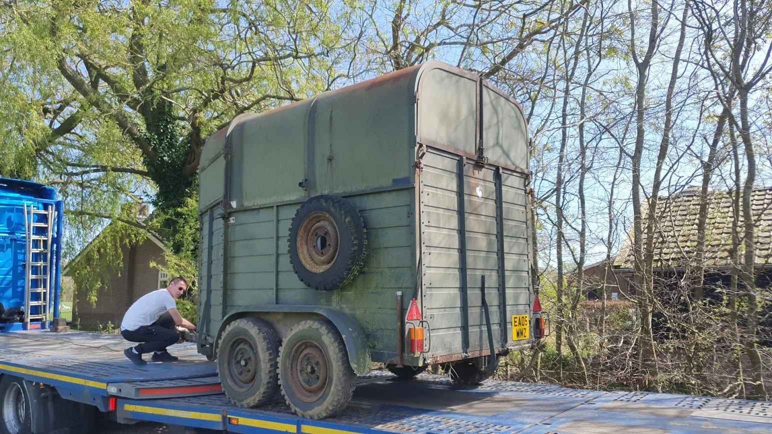 Buitenkant van de trailer voor verbouwing
